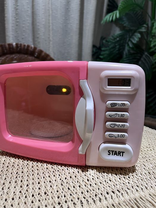 Microondas cor de rosa de brincar