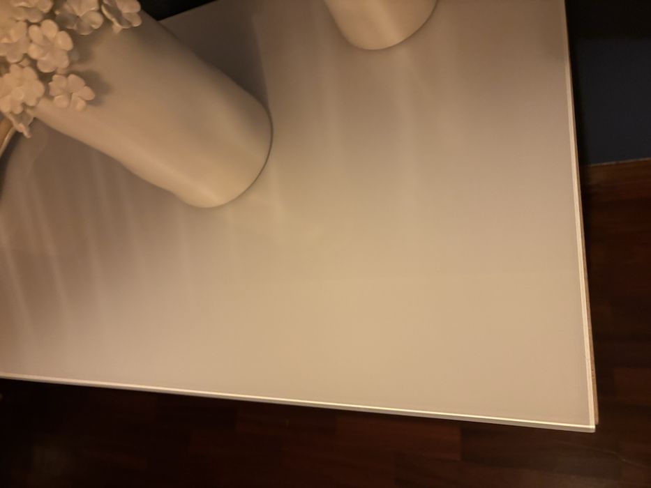 Comoda mal 6 gavetas com tampo de vidro branco