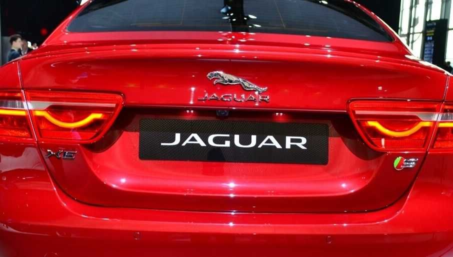 Емблема Jaguar на кришку багажника