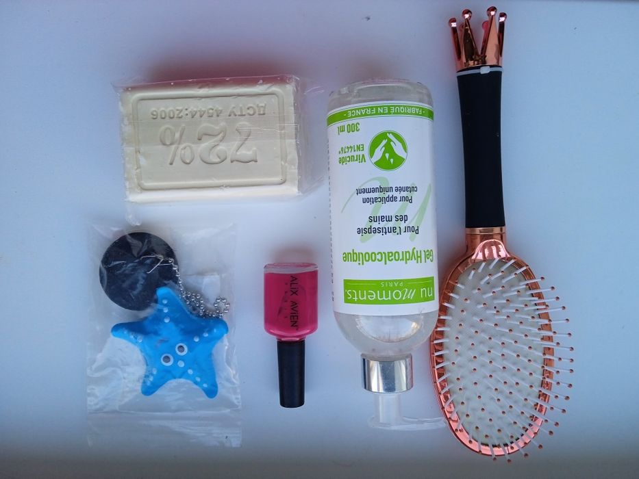 Щітка для волосся,антисептик і інше