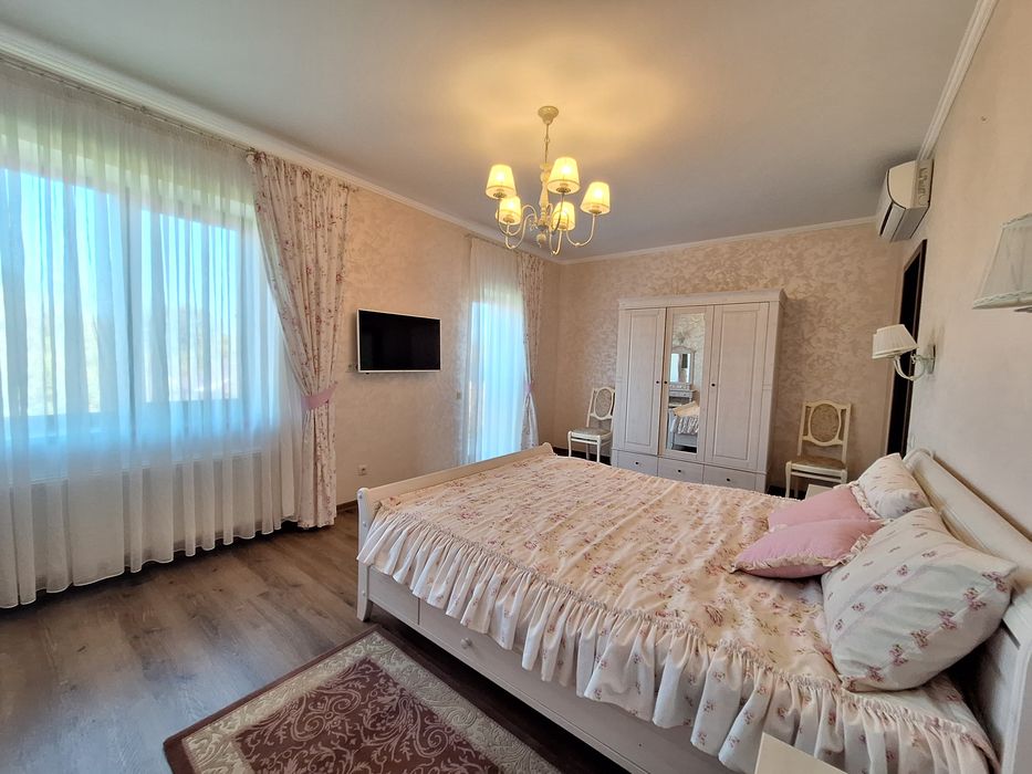 Будинок 198м+гараж+ГОСТЬОВИЙ з сауною біля ОЗЕРА + 25 соток с.Вишеньки
