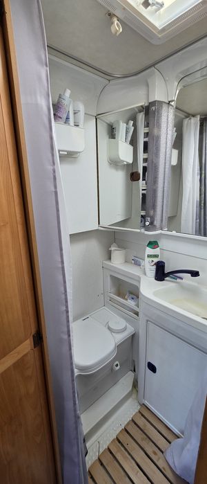 Hymer B544 (Fiat Ducato 2.5 Tdi cat 116cv ar condicionado) 6 lugares.