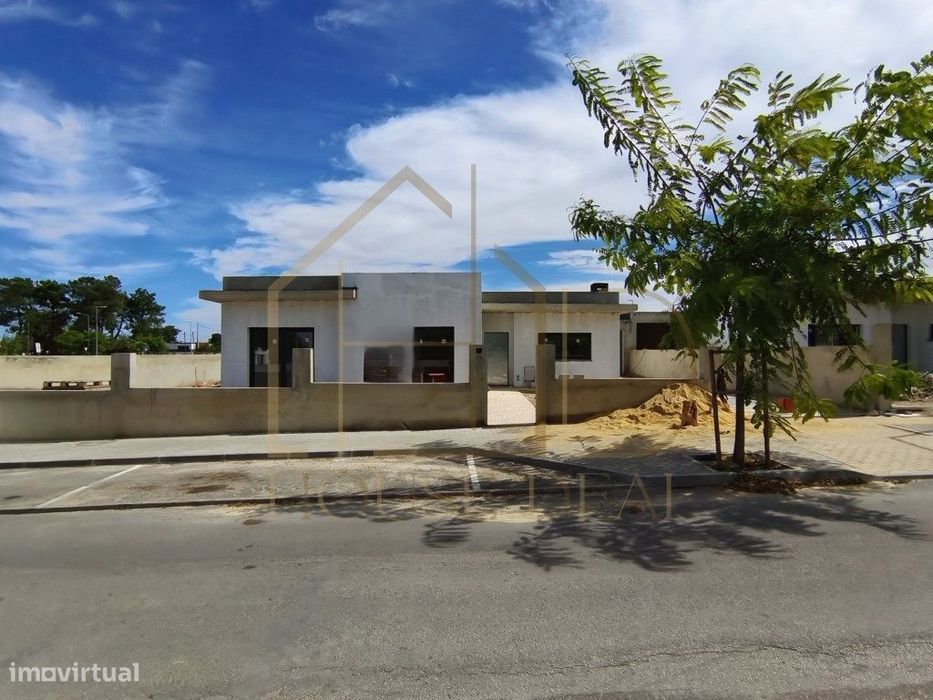 Magnífica Moradia T3 com Garagem e Piscina. Azeitão