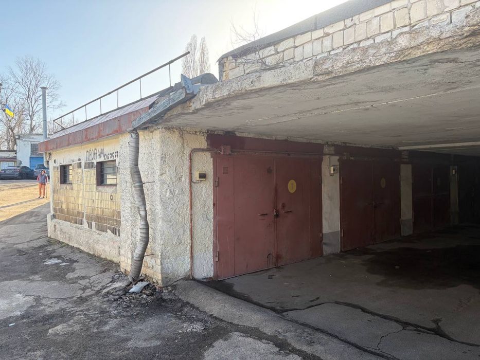 Продам капитальный гараж с ямой и погребом ,Инсдустриальный
