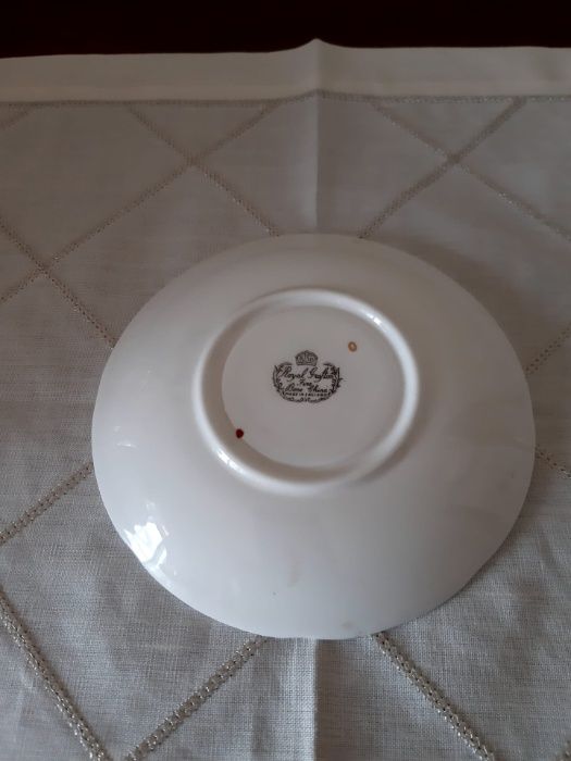 Prato multicolor em porcelana inglesa Royal Grafton