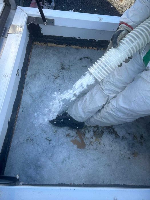 Ocieplenie wdmuchiwane Wełną i Celulozą | naprawa dachu po kunie