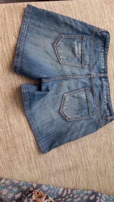 Продам женские джинсовые шорты