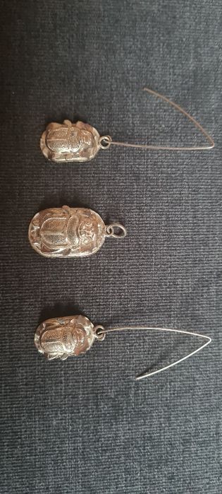 Srebrny komplet skarabeuszy