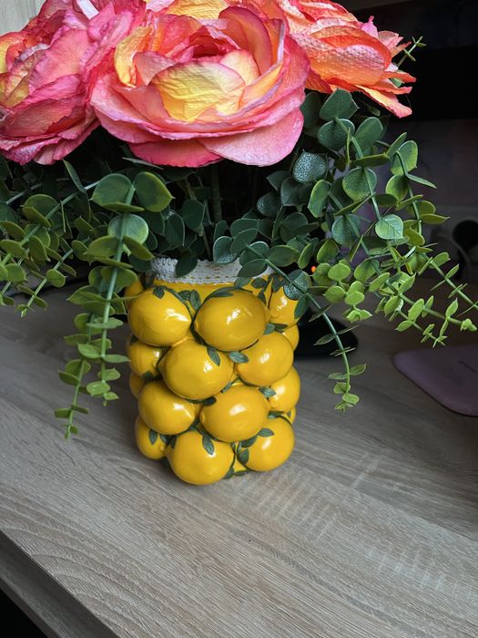 Трендова ваза з лимонами