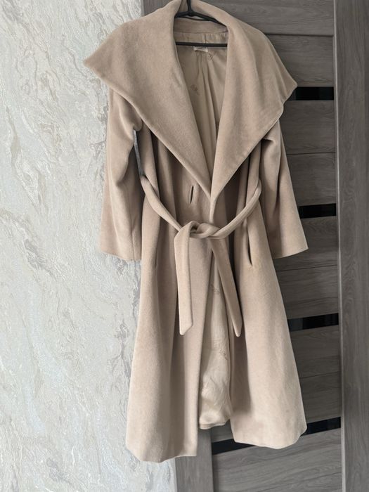 Продам Пальто Deni Cler 80% ангора