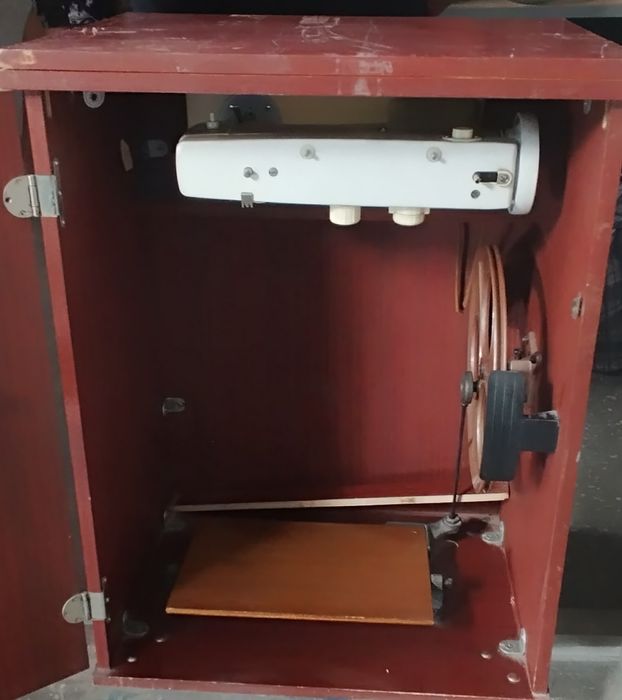 Швейная машина Чайка-142М