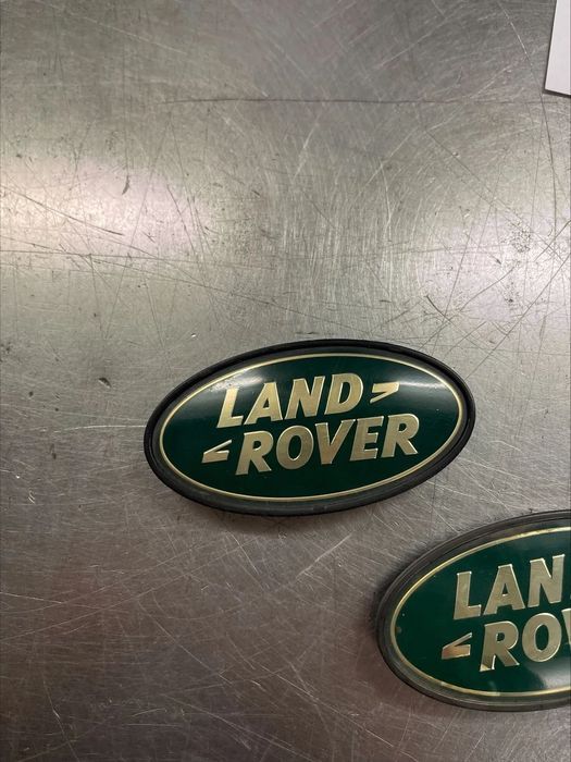 Land Rover DISCOVERY Logo puxador porta mala FVH100110 emblema