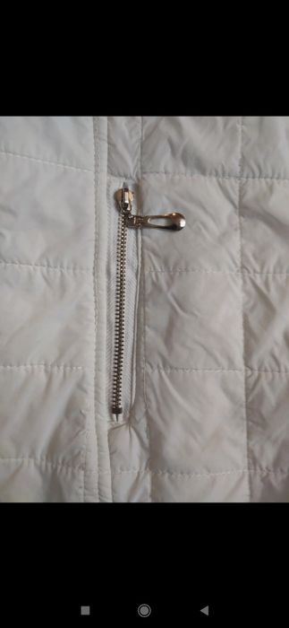 Biała kurtka pikowana