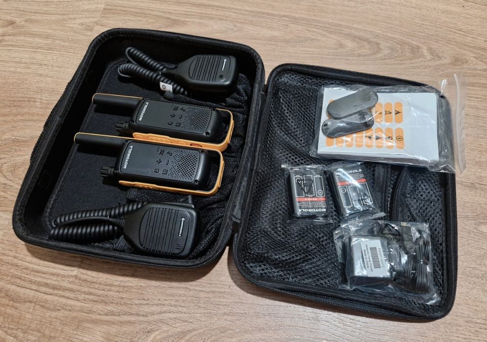 Рації комплект Motorola T82 Extreme Walkie-Talkies RSM