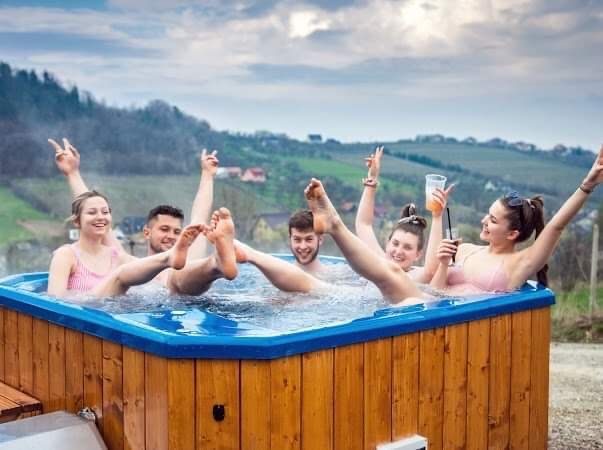 Sylwester domki na wyłączność góry beskidy noclegi plac zabaw jacuzzi balia sauna altana ognisko limanowa nowy sącz skiełek  agroturystyka zwierzęta