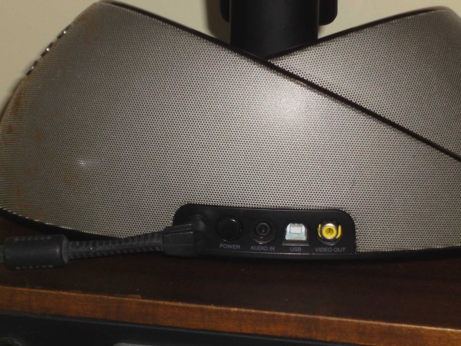 Głośnik JBL OnBeat Air + iPod 8GB