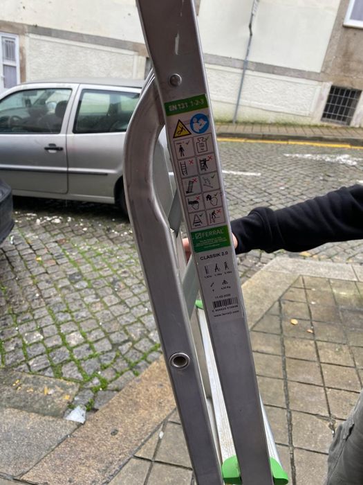 Escada / escadote de alumínio ótimo estado