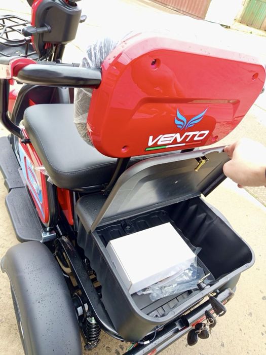 Електроскутер трицикл JOY трьох місний