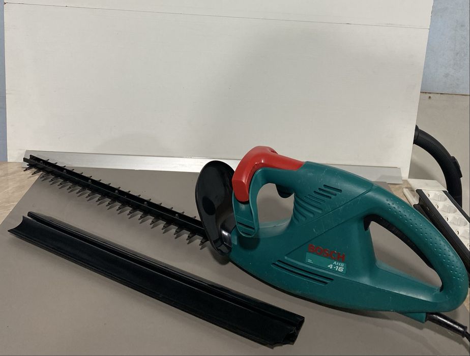 Кущоріз кусторез bosh