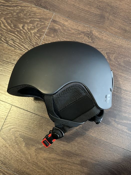 Kask Narciarski Snowboardowy 4F U074 Czarny 58-61