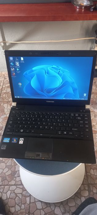 Toshiba R830-1DT  i7
