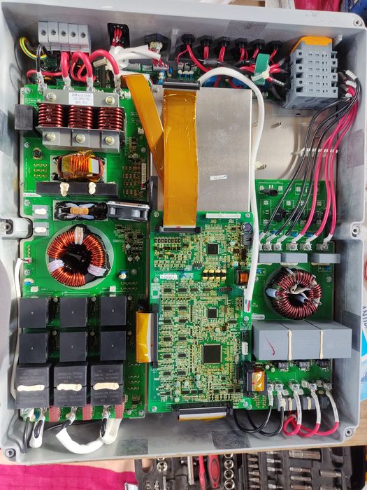 Ремонт гібридних інвекторів та АКБ.