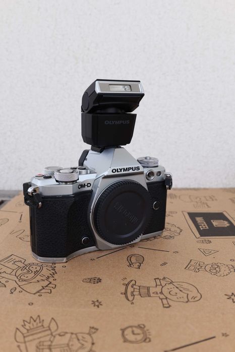 Olympus OM-D E-M5 Mark II (Body) + Lampa | Stan BDB | Szybka wysyłka