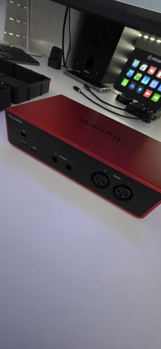 Focusrite Scarlett 2i2 4° Geração com Case 3D