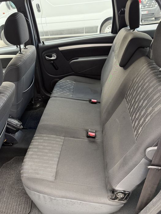 АвтомобільDACIA Logan