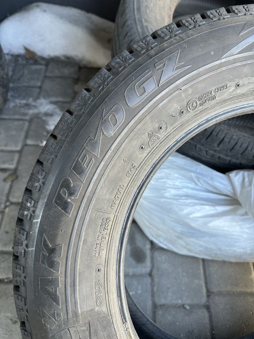 Зимние шины 195/65 R15 Bridgestone Blizzak Revo GZ