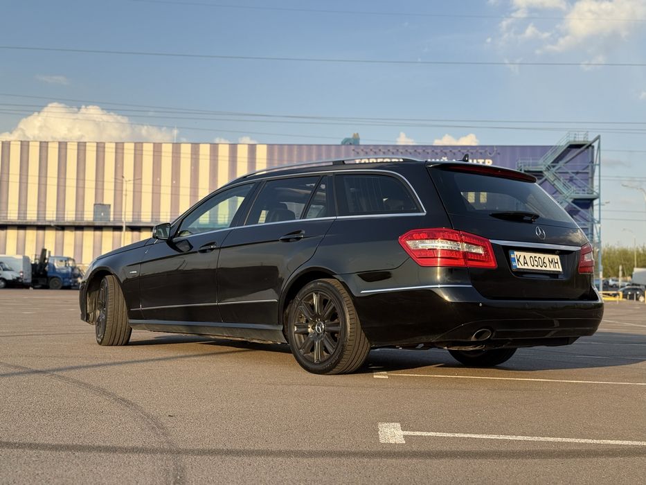 Mercedes-Benz E250 CGI BlueEFFICIENCY W212 2011