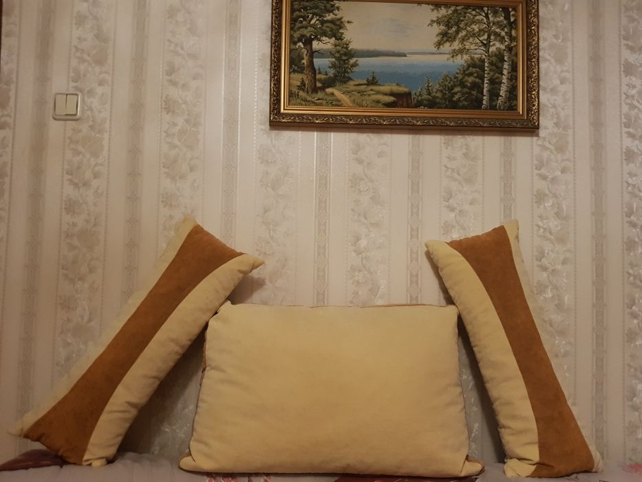 Подушка -пуфик .