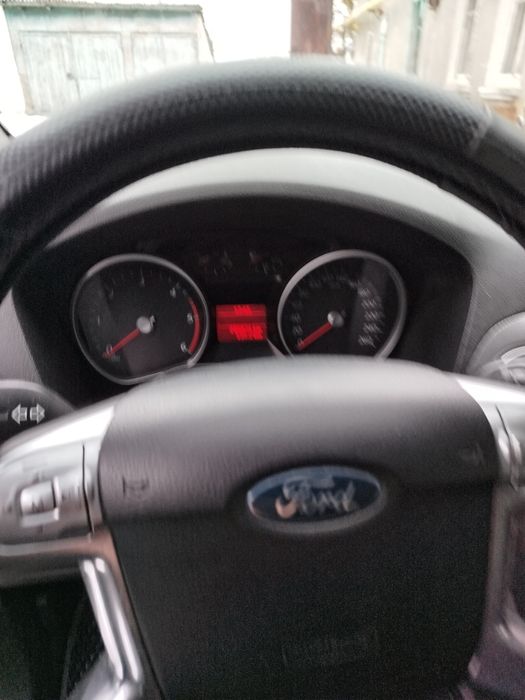 Продам авто Форд S макс.В доброму стані не битий в рідній фарбі..