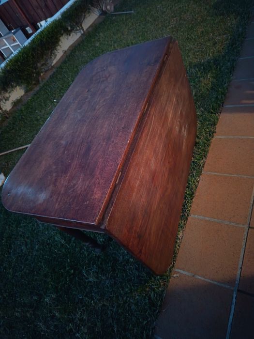 Vendo mesa antiga com aba