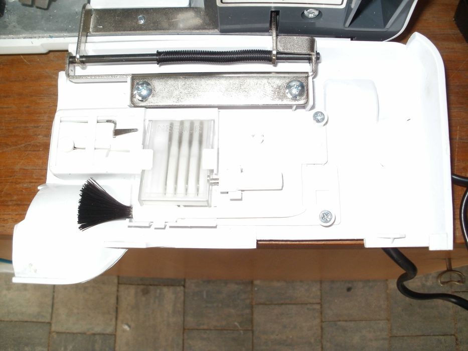 Maszyna do szycia Overlock MEDION MD 16600