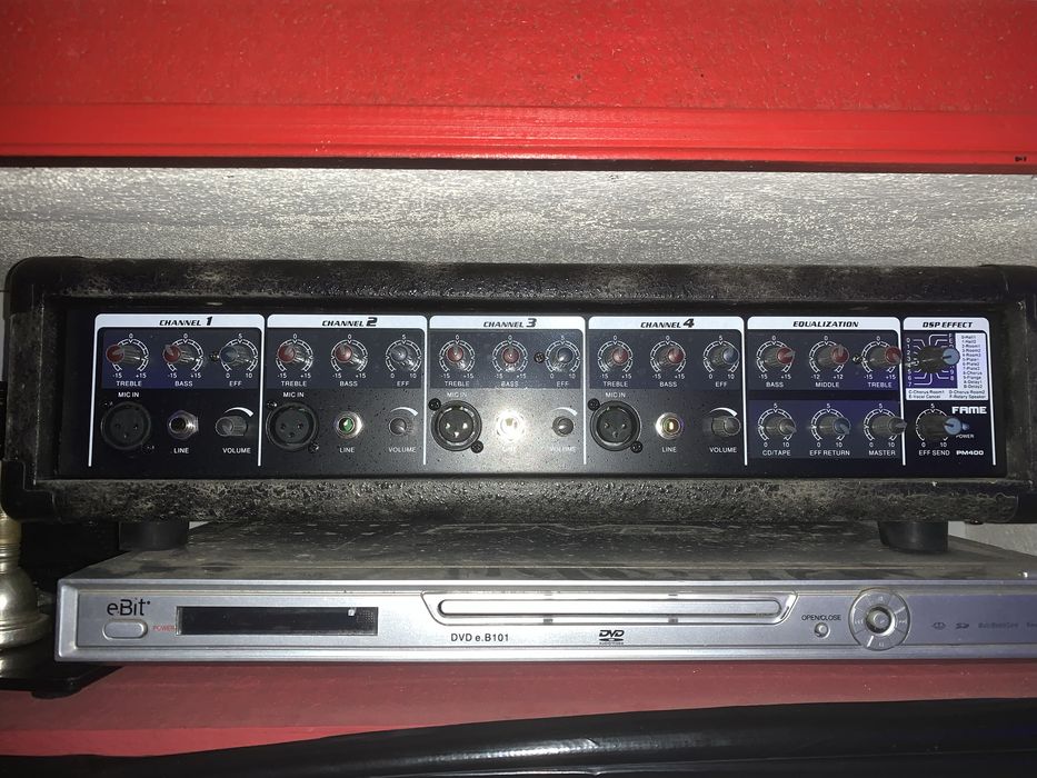 Mesa de som + colunas