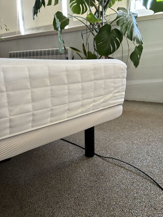 Estrado com 6 pés + colchão Ikea Mauranger 140x200