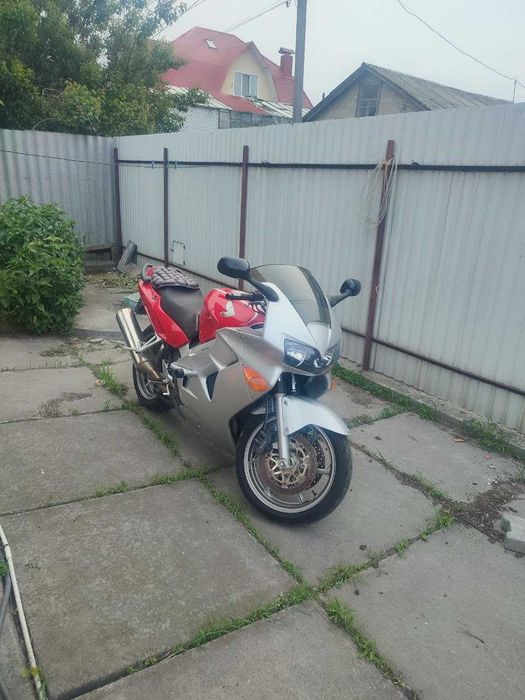 Продам Honda VFR800