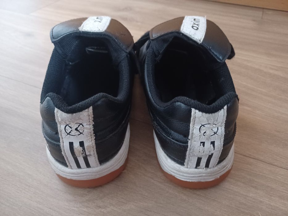 Buty piłkarskie, halowki rozm 36