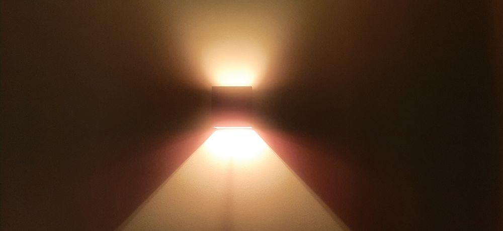 Designerski kinkiet kostka 10cm x 10cm