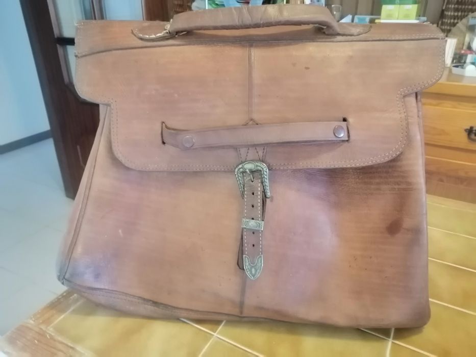 Mala em couro marroquina