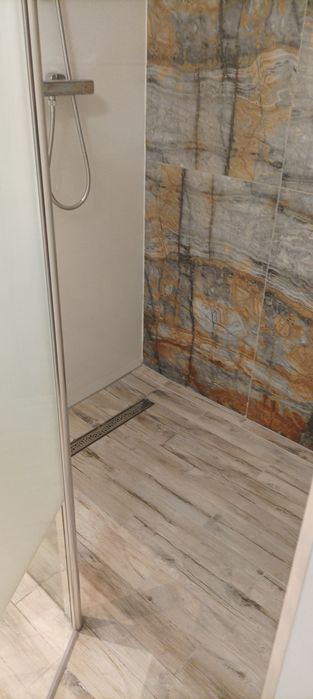 Remonty  montaż  drzwi paneli  okien  elektryk