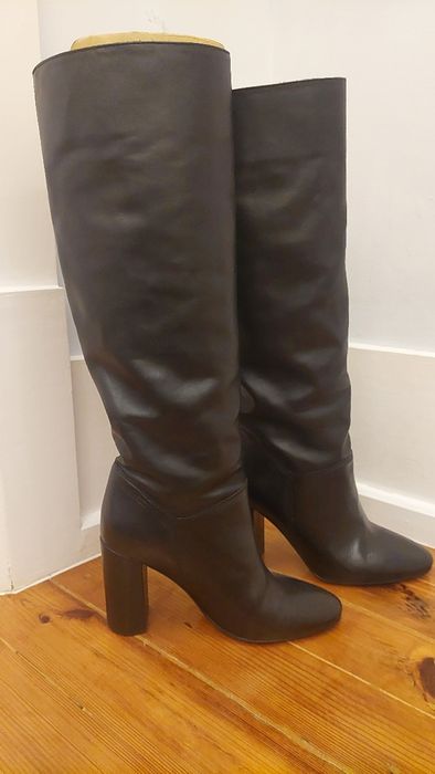 Botas altas pretas de óptima qualidade