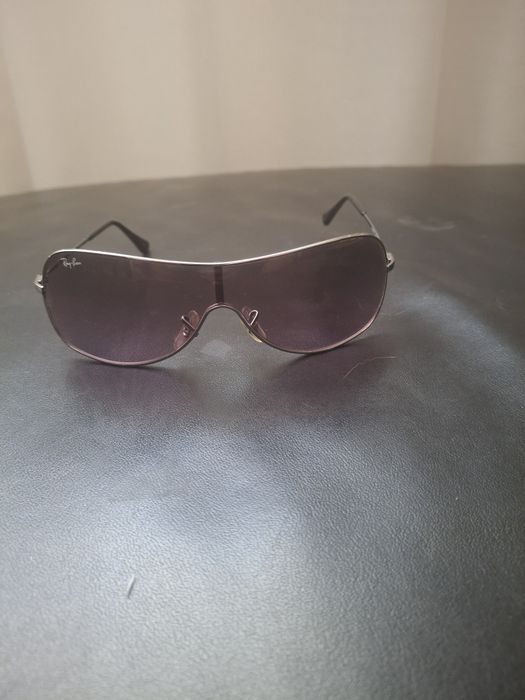 Óculos de sol Ray-Ban de Menina, novos/ nunca usados, em metal gunmetal/dourado com lentes violeta degradé.