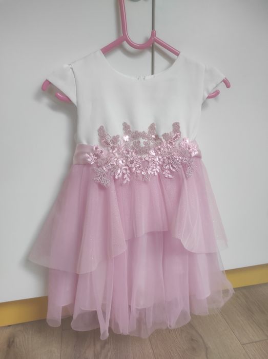 Śliczna sukienka rozm 92