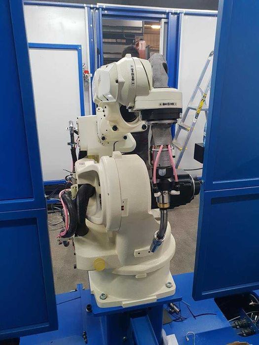 Zrobotyzowane stanowisko spawalnicze OTC FD B6L Robot 4 stoły
