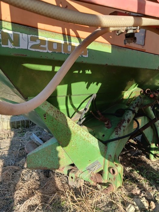 Zabudowa kosz do rozsiewacza nawozów Amazone