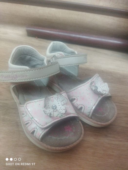 Дитяче взуття для дівчаток/ кросовки/ босоніжки