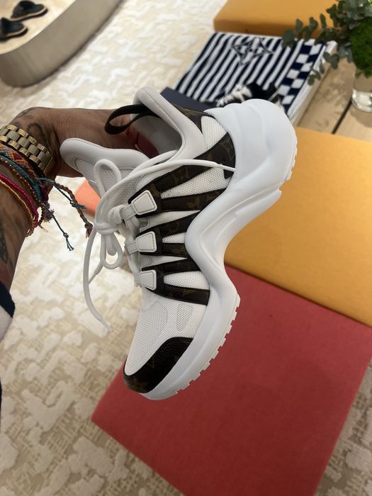 Louis Vuitton Archlight 39