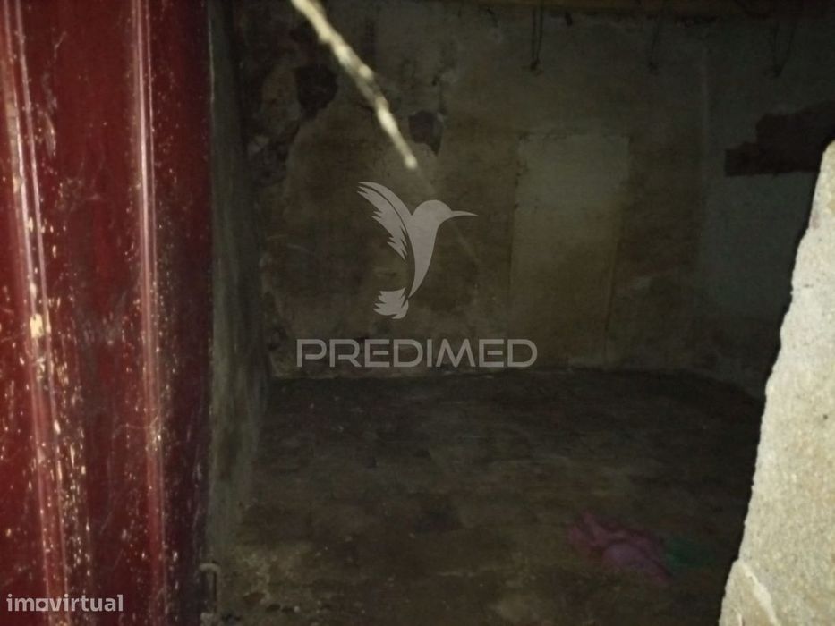 Moradia T6 para reconstrução no coração do Alandroal — com vista ma...